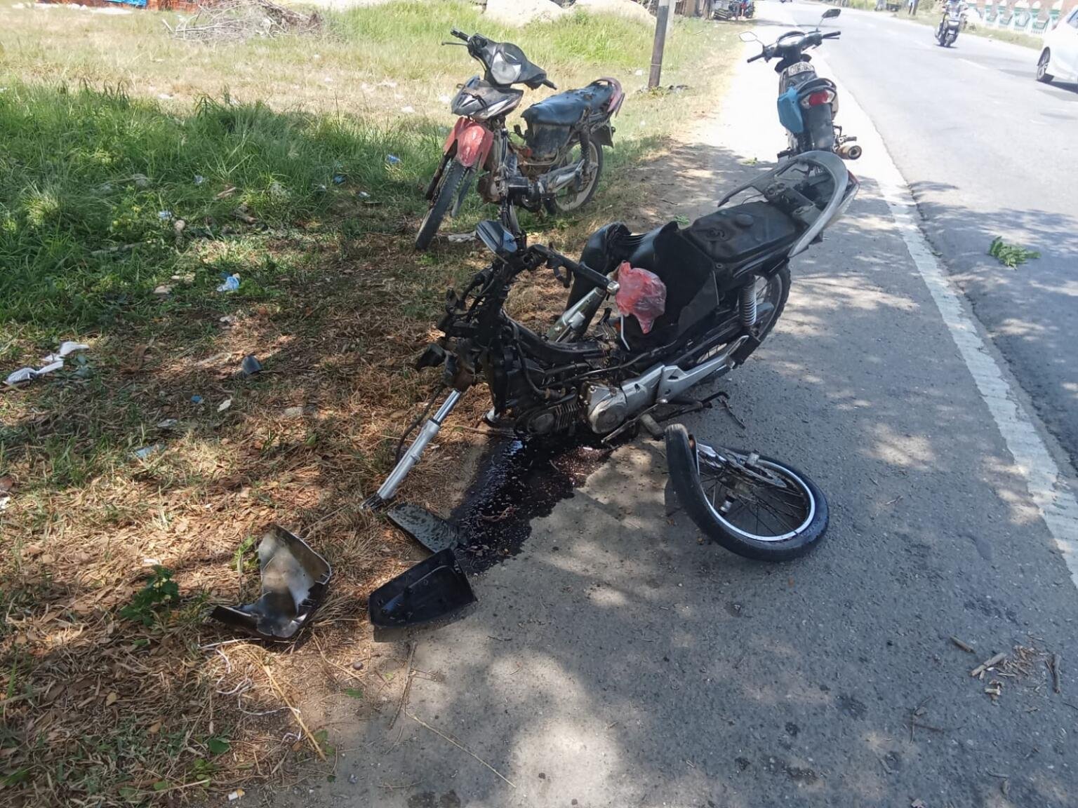 Breaking News: Satu Mobil Agya Terlibat Kecelakaan dengan Motor di Alue Tho Peureulak