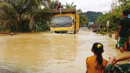 Waspada, Dua Jembatan Amblas di Ruas Jalan Peureulak – Peunaron Aceh Timur