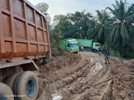 Lalulintas Jalan Peureulak – Lokop – Gayo Lues Sempat Lumpuh Akibat Longsor, Kini Berangsur Lancar