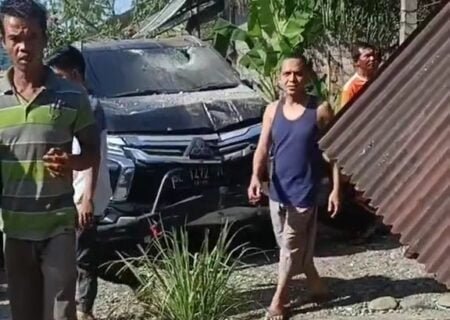 Mobil Pajero Diduga Milik Wakil Ketua DPR Aceh Hantam Warung Warga