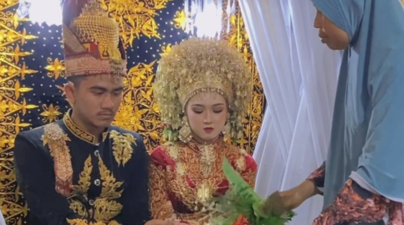 Viral Pria Aceh Nikahi Gadis Cantik asal Thailand Pakai Baju Adat Ulee ...
