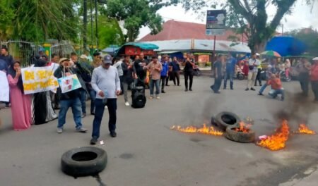 Usai Berdemo di DPRK Langsa, Pendemo Datangi Kantor Bea Cukai usut Mafia Rokok Ilegal