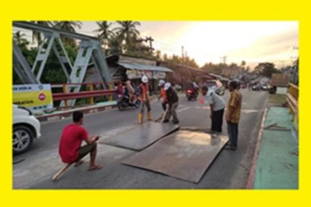 Rekanan Himbau Pengguna Jalan di Jembatan Peudawa Aceh Timur Berhati-hati