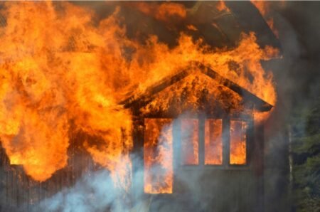 Breaking News: Satu Rumah di Pante Bidari Ludes Terbakar dua Nyawa ikut Melayang