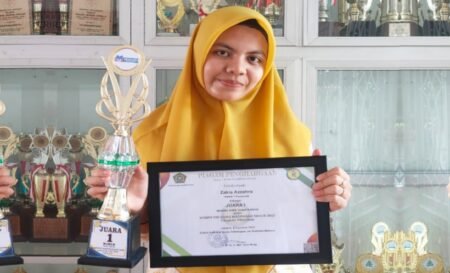 Zakia Azzahra, Siswi SMA Negeri 1 Peureulak Berhasil Raih Juara 1 Pada Ajang KSM Tingkat Provinsi