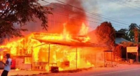BREAKING NEWS, Rumah Kontruksi Warung Kayu Ludes Terbakar di Peudawa Aceh Timur
