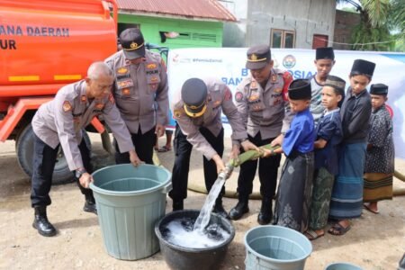 HUT ke 72 Humas Polri, Polres Aceh Timur Bantu Air Bersih di Dayah Baitul Huda