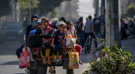 Rumah Sakit Jadi Incaran Rudal Israel, Puluhan Ribu Penduduk Tinggalkan Gaza