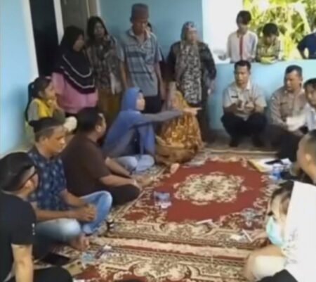 Kembali Ingin Menikah, Perempuan Ini Usir Ibu Angkatnya Dari Rumah
