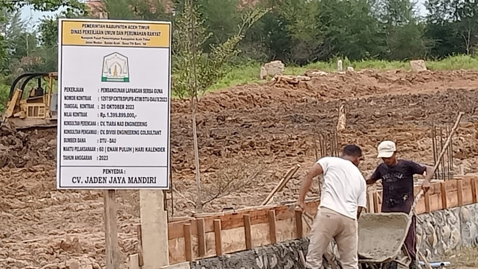 Pengerjaan Proyek Lapangan Serba Guna di Pemerintahan Aceh Timur Gunakan BBM Subsidi