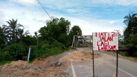 Janji Diperbaiki di Pertengahan Januari, Jalan Peureulak-Lokop Masih Rusak