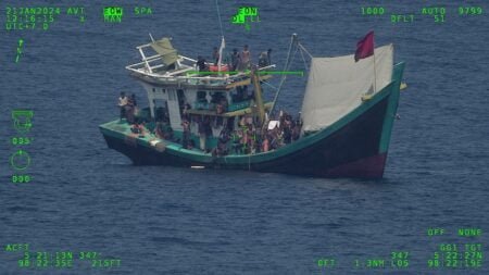 BREAKING NEWS, Kapal Ditumpangi Rohingya Akan Menuju ke Aceh Timur