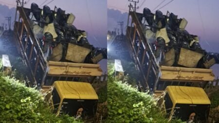 Breaking News, Truk Angkut Sepeda Motor Terjungkal di Bagok Aceh Timur