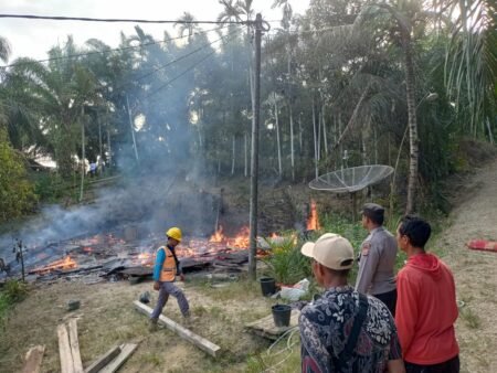 Satu Unit Rumah Ludes Terbakar di Peunaron