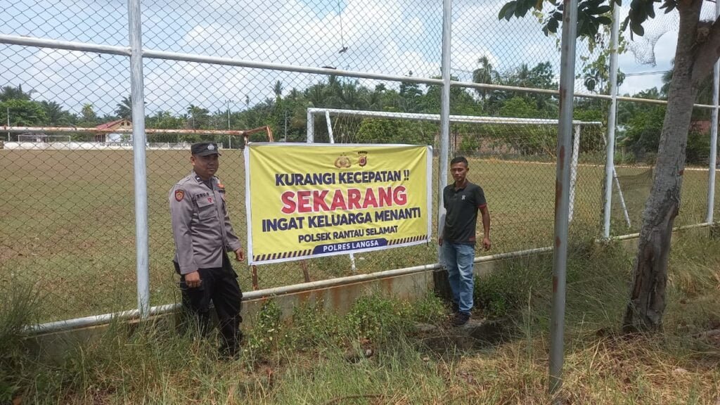 Kapolsek Rantau Selamat Melaksanakan Kegiatan Pemasangan Himbauan Untuk Para Pemudik