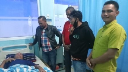 Besuk Keuchik yang Sakit, Ketua Forum Rantau Selamat: Semoga Lekas Sembuh