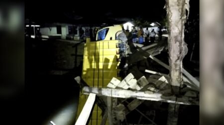 Jembatan Darurat di Alue Mirah Ambruk, Satu Truk Terperosok ke Sungai