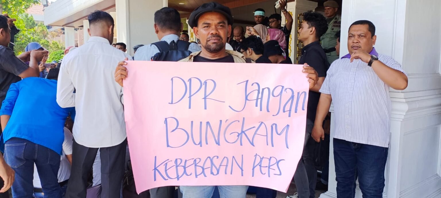 Jurnalis Aceh Demo Tolak Revisi UU Penyiaran yang Dinilai Mengancam Kebebasan Pers