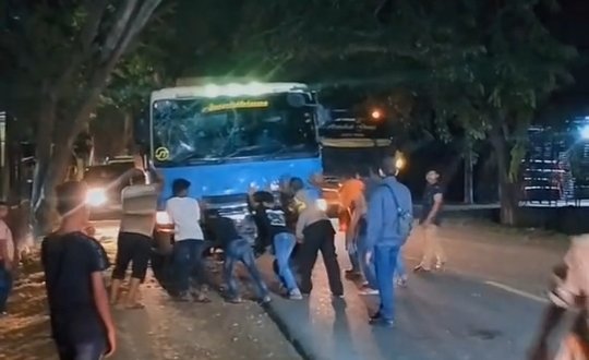 Breaking News, Dua Truk Laga Kambing di Peudawa, Aceh Timur