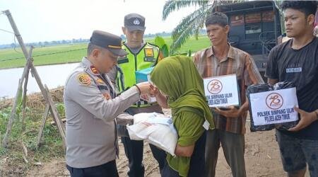 Peduli Korban Bencana Alam, Polsek Simpang Ulim Serahkan Bantuan Masa Panik