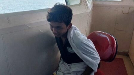 Viral, Seorang Penumpang Kapal di Aceh Nekat Lompat ke Laut