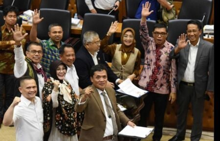 Revisi UU Pilkada Batal Disahkan DPR, Tetap Pakai Putusan MK!