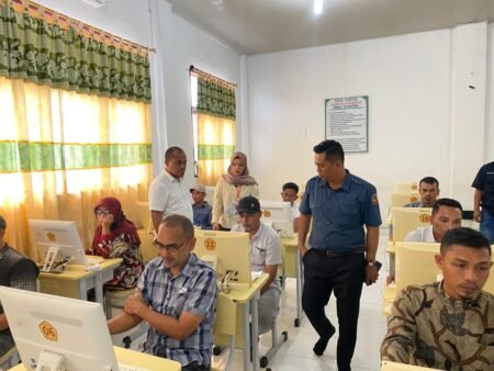 Gelar ujian CAT, 254 Peserta Ikuti Ujian Panwascam Hari Ini