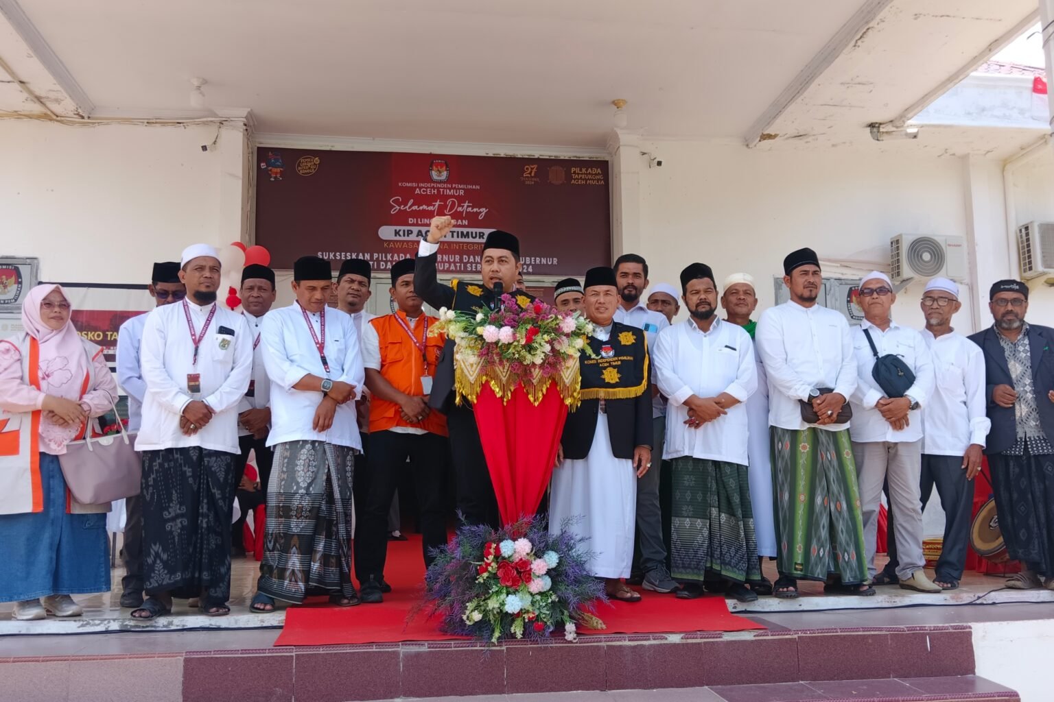 Firman Dandy-Abati Aramiah Mendaftar ke KIP: Ulama & Umara untuk Aceh Timur ‘Meusaneut’