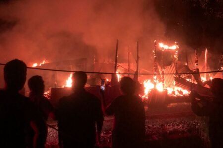 2 Rumah Kayu Ludes Terbakar di Sarah Teube Aceh Timur