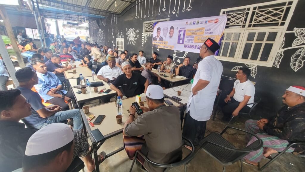 Cawagub Syech Fadhil Silaturahmi dengan Puluhan Warga di Julok Aceh Timur