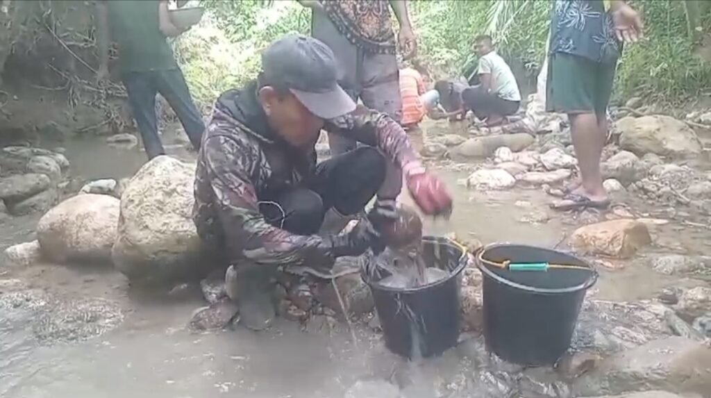 Warga Bireuen Aceh Dapat Izin Mendulang Emas Secara Tradisional