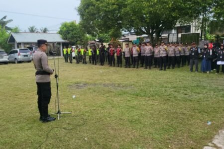 Kapolsek Rantau Selamat Pimpin Apel Gabungan untuk Pastikan Keamanan TPS
