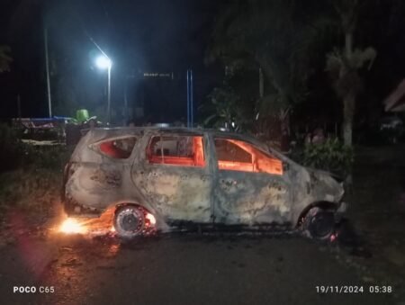 Diduga Mobil Pendukung Salah Satu Paslon Bupati di Aceh Timur Ludes Terbakar di Parkiran