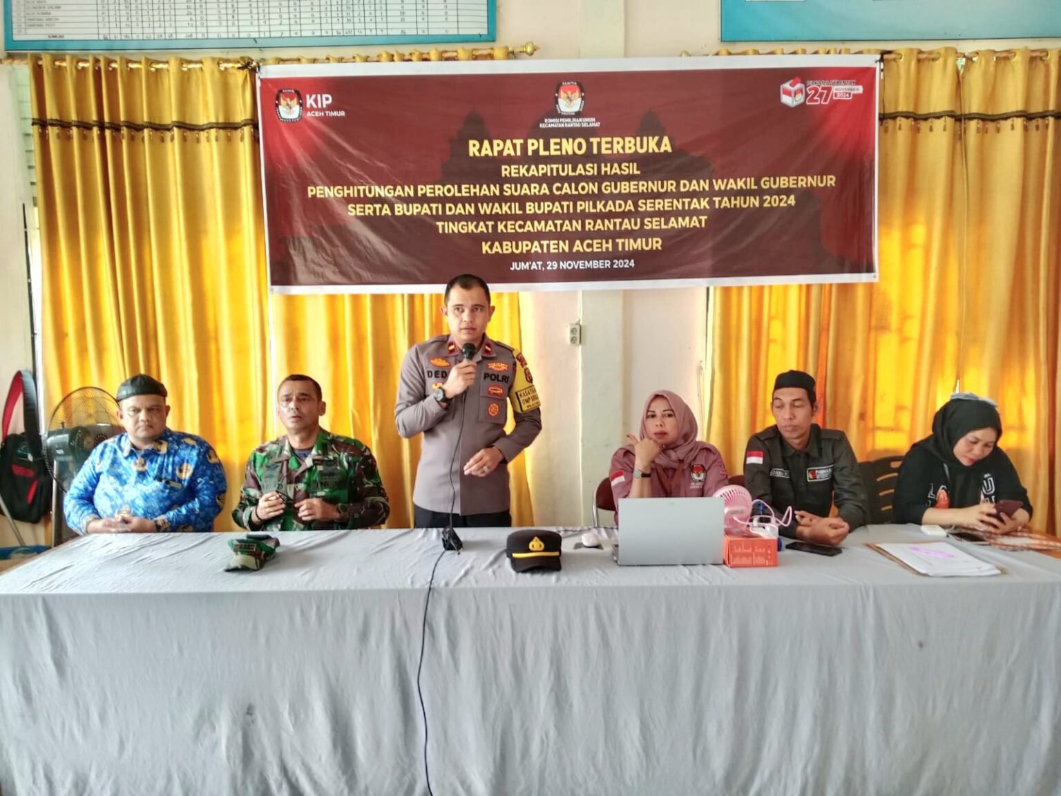 Kapolsek Kawal Pleno Pilkada di Rantau Selamat dengan Aman dan Transparan