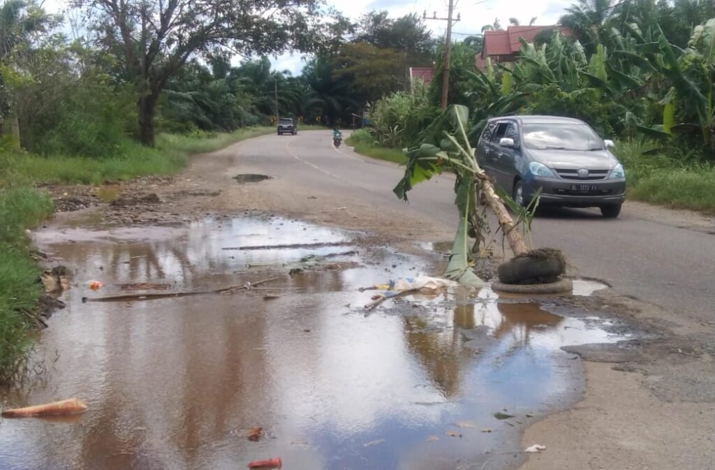 Jalan Nasional di Rantau Selamat, Aceh Timur, Tak Kunjung Diperbaiki