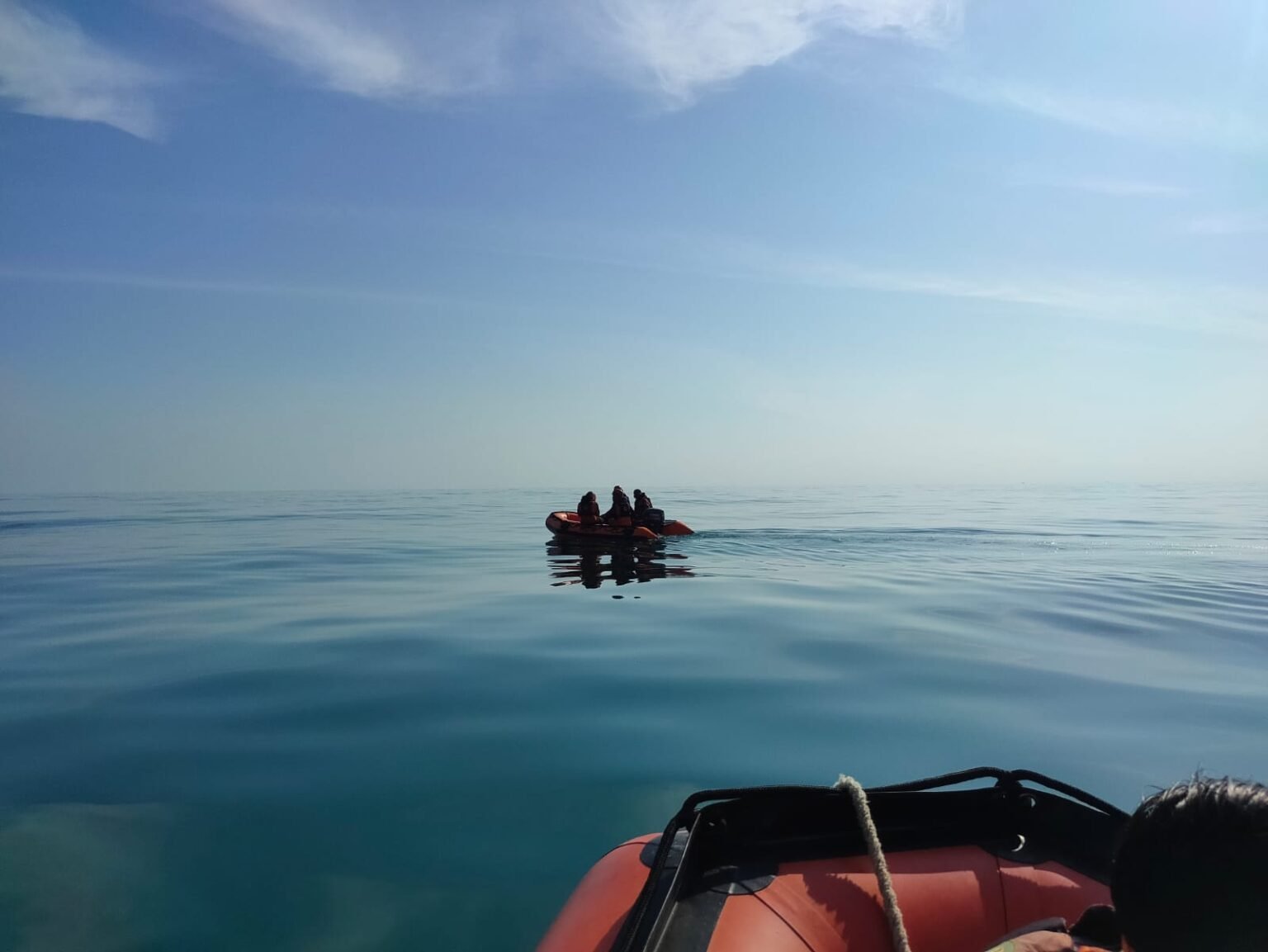 Pencarian ABK KM. Serasi yang Jatuh di Perairan Peureulak Masih Berlangsung
