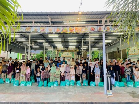 Menyambut Idul Fitri Anggota DPRA Iskandar Fraksi PKB Santuni Ratusan Anak Yatim