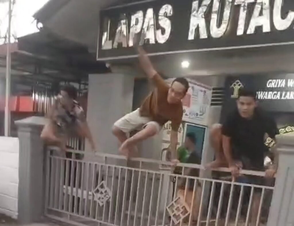 Video Detik-detik Kaburnya Ratusan Napi di Aceh Jelang Buka Puasa Hari Ini Dari Lapas