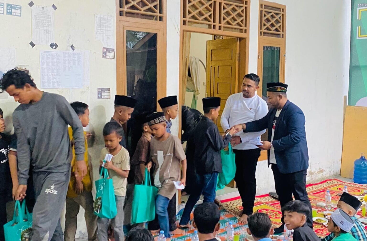 Anggota DPR Aceh, Iskandar, Kembali Menggelar Buka Puasa Bersama dan Santuni Anak Yatim Menjelang Lebaran