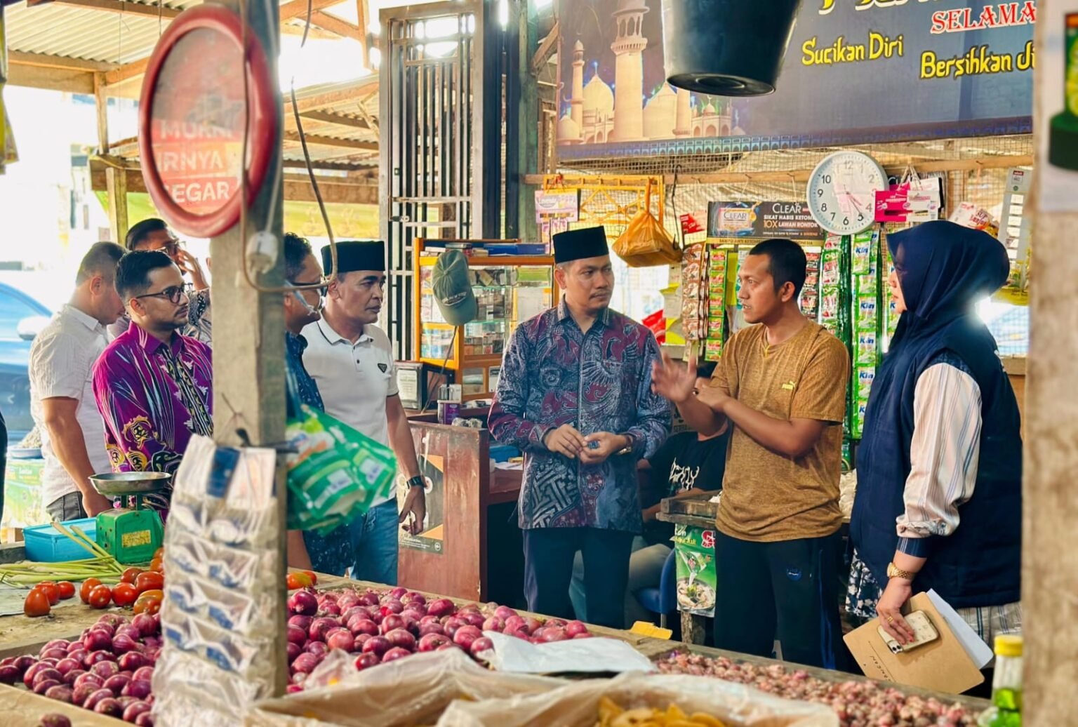 Wabup Aceh Timur Pantau Harga Komoditi di Pasar Idi Rayeuk