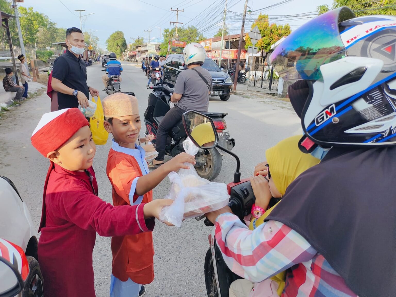 Dinas Pendidikan Aceh Timur Gelar Berbagi 1000 Takjil di Seluruh Wilayah Kabupaten Selasa 18 Maret