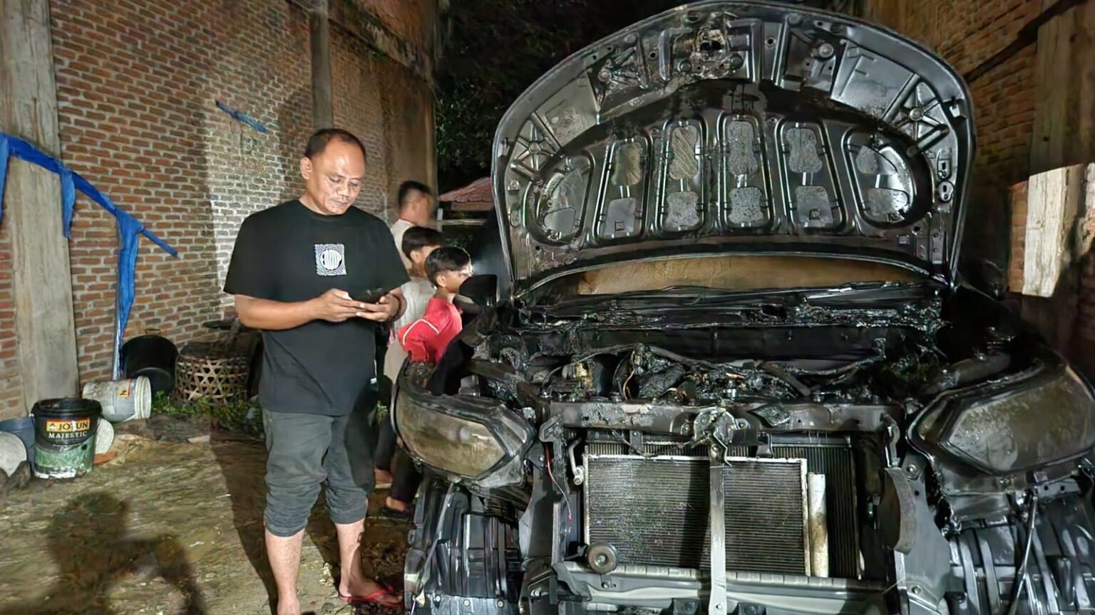 Mobil Toyota Avanza Milik Warga Desa Pekan Idi Cut, Terbakar