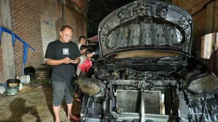 Mobil Toyota Avanza Milik Warga Desa Pekan Idi Cut, Terbakar