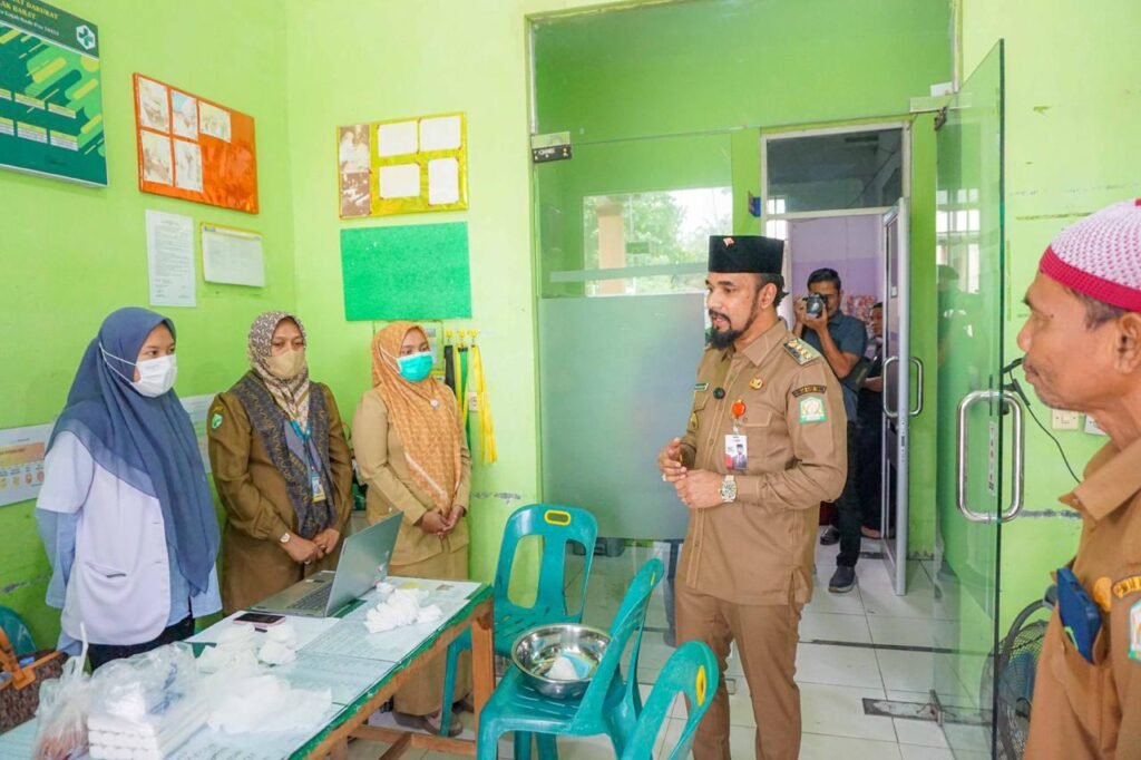 Bupati Al-Farlaky Minta Puskesmas Tak Persulit Pasien