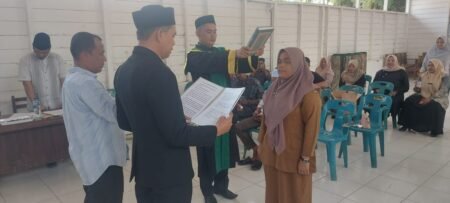 Ratna Dewi Resmi menjabat sebagai penjabat Keuchik Dama Pulo Dua
