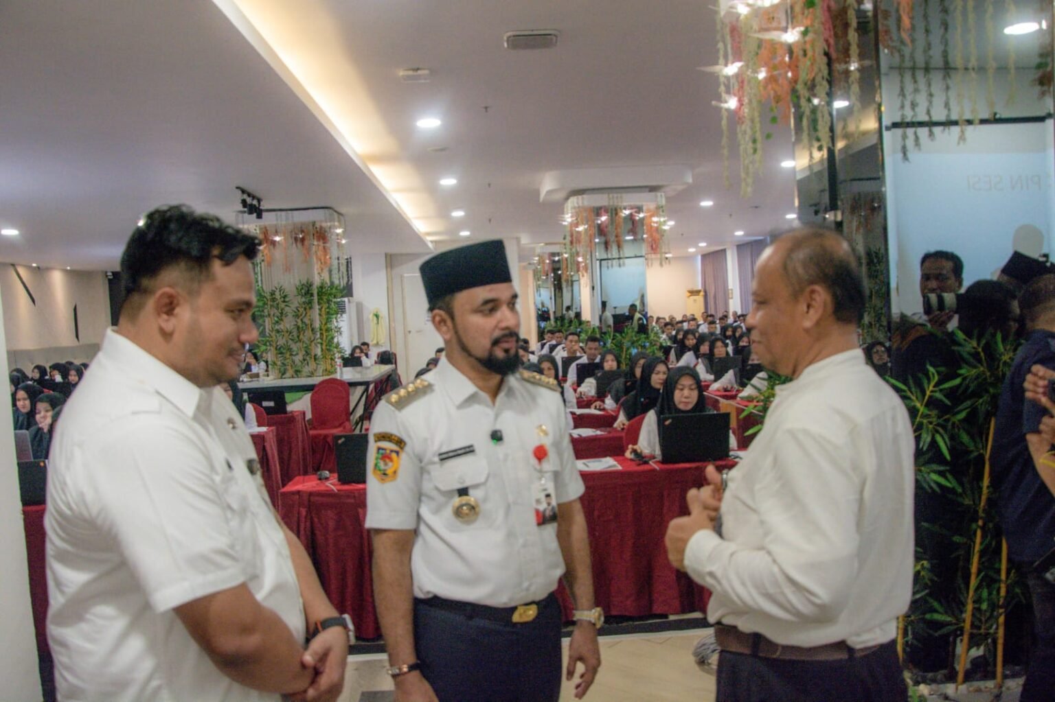 Bupati Al-Farlaky Tinjau Ujian PPPK, Ingatkan Peserta Jangan Terpengaruh Calo