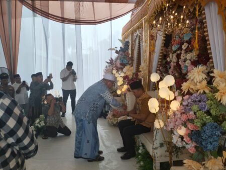 Abon Darussa’adah Peusijuk Kapolres Aceh Timur