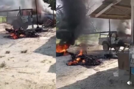 Mencekam! Sejumlah Kendaraan Dibakar OTK di Pintu Masuk PT Atakana