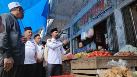 Tinjau Pasar Julok, Bupati Al-Farlaky: Soroti Persoalan Sampah dan Infrastruktur