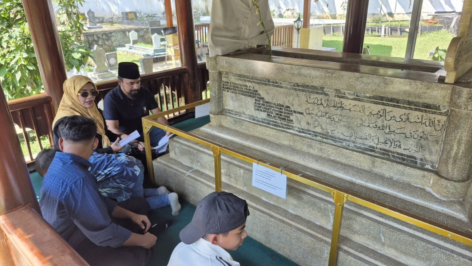 Usai Retreat di IPDN, Bupati Aceh Timur Sempatkan Diri Ziarahi Makam Cut Nyak Dhien